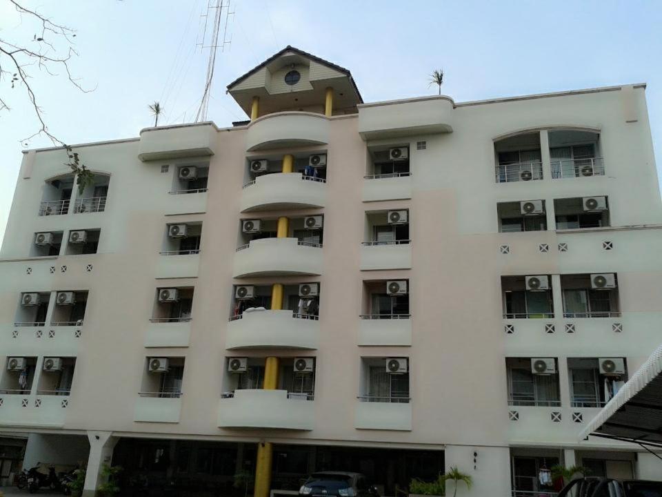 M In Korat Service Apartment Nakhonratchasima Εξωτερικό φωτογραφία